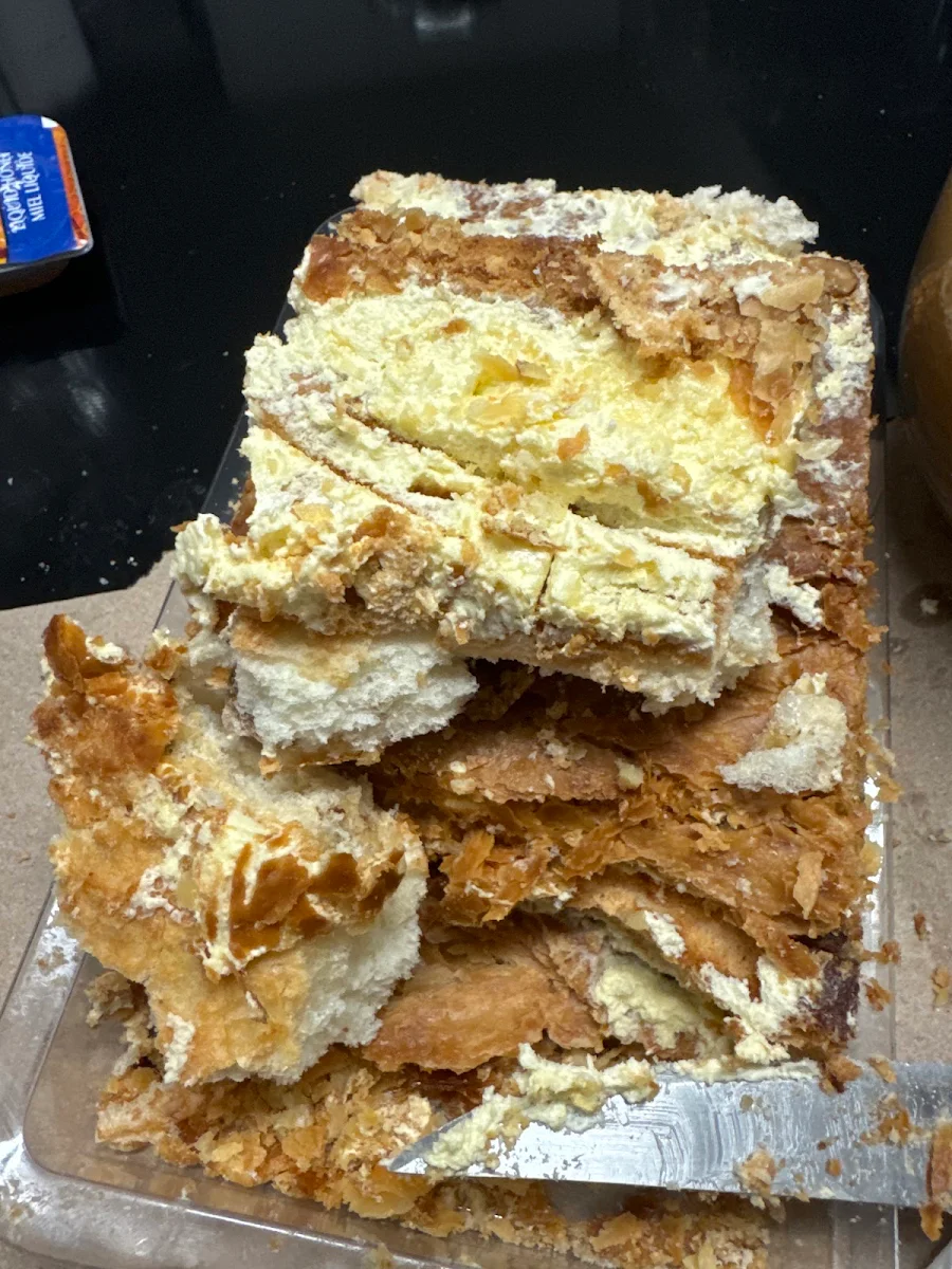 double baked almond croissant 雙烤杏仁飽 ea